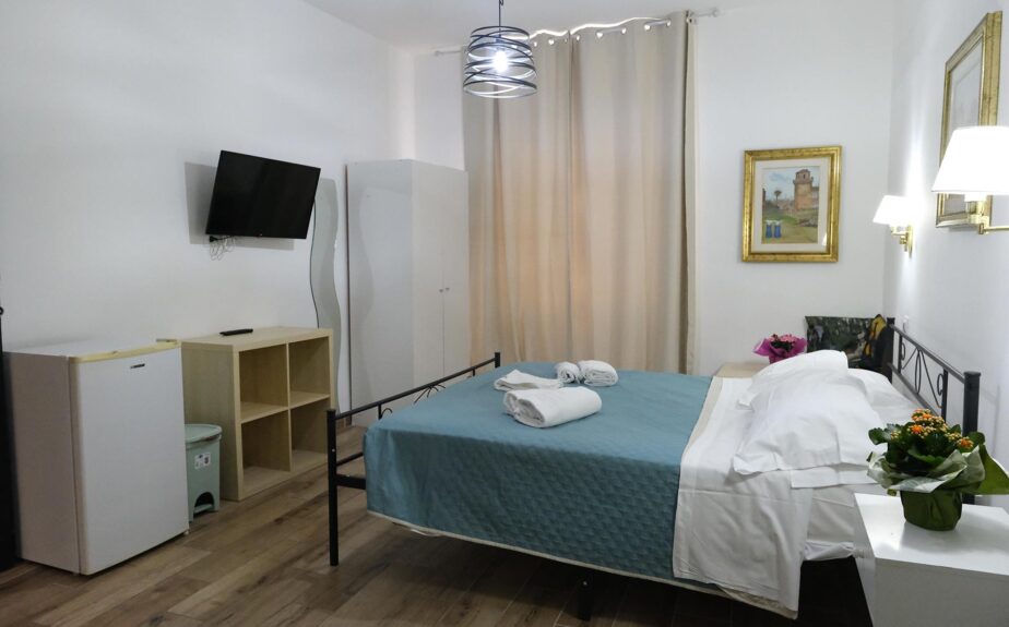 gialel-camera-doppia-con-bagno-in-comune-001