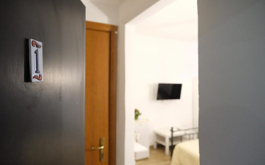 gialel-camera-doppia-con-bagno-in-comune-008