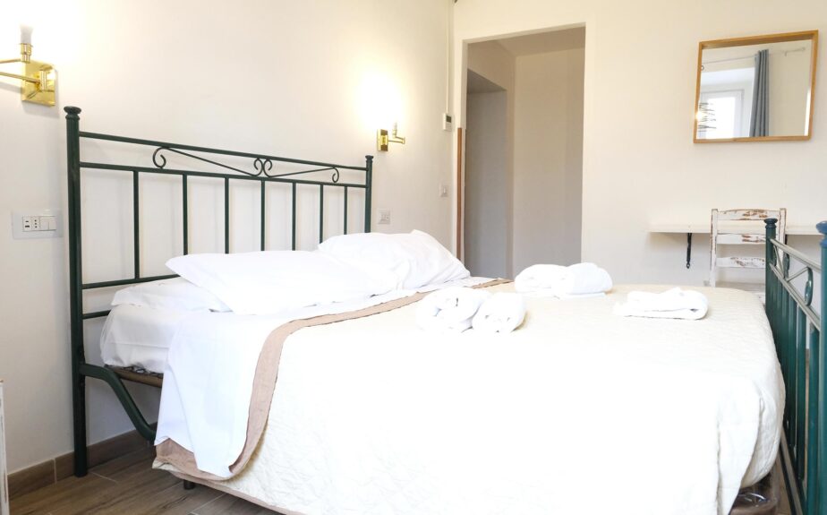 gialel-camera-doppia-con-bagno-in-comune-012