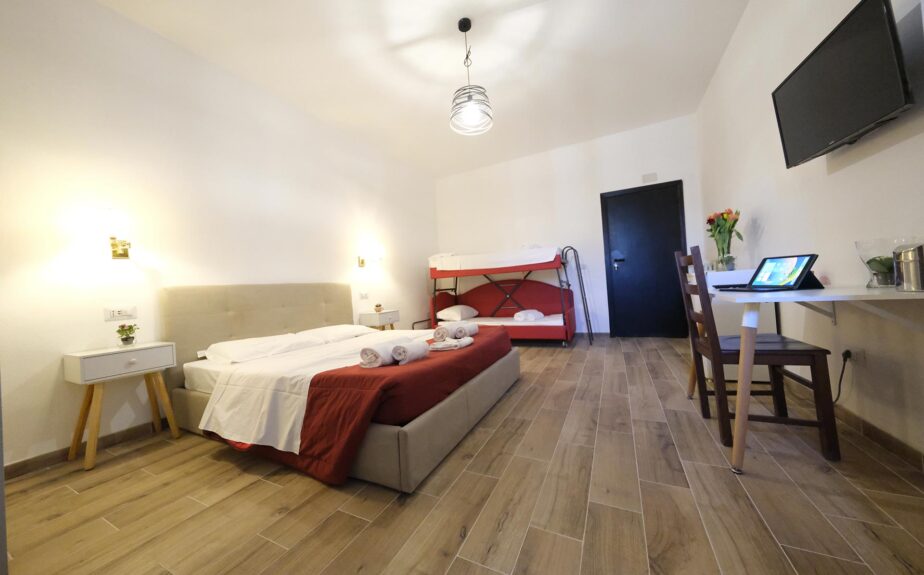gialel-camera-quadrupla-con-bagno-in-comune-001