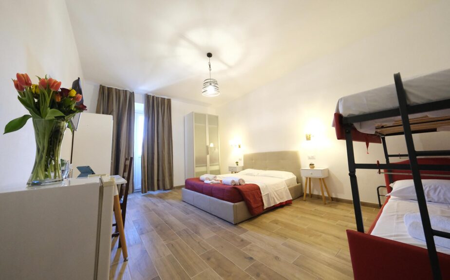 gialel-camera-quadrupla-con-bagno-in-comune-002