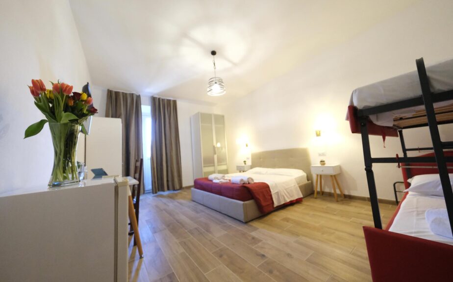 gialel-camera-quadrupla-con-bagno-in-comune-004