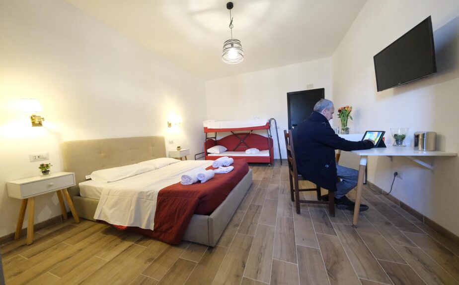 gialel-camera-tripla-con-bagno-in-comune-002