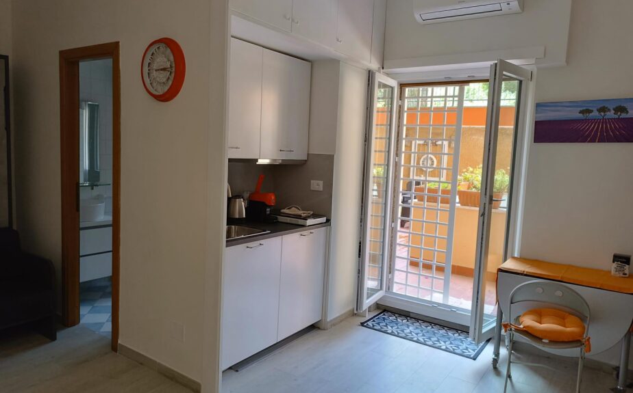 gialel-vatican-tiny-house-003